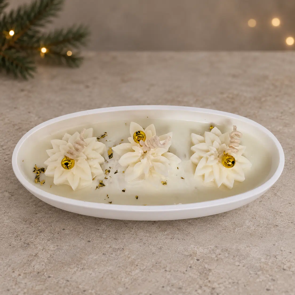 Handmade ivory petal candle in Christmas studio Ароматна соева свещ „Коледни звезди“