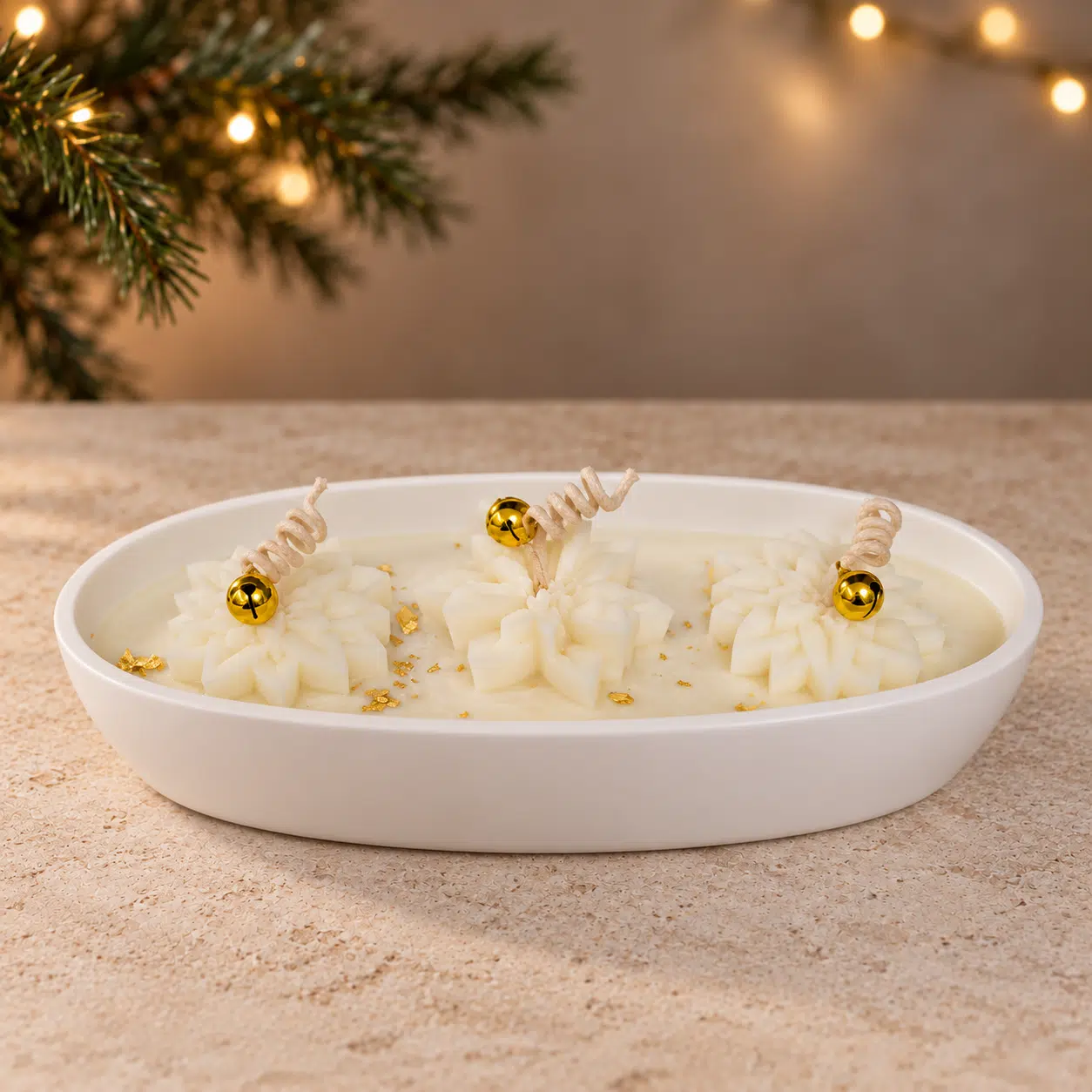 Ivory Snowflake Candle in Christmas Glow Ароматна соева свещ „Коледни звезди“